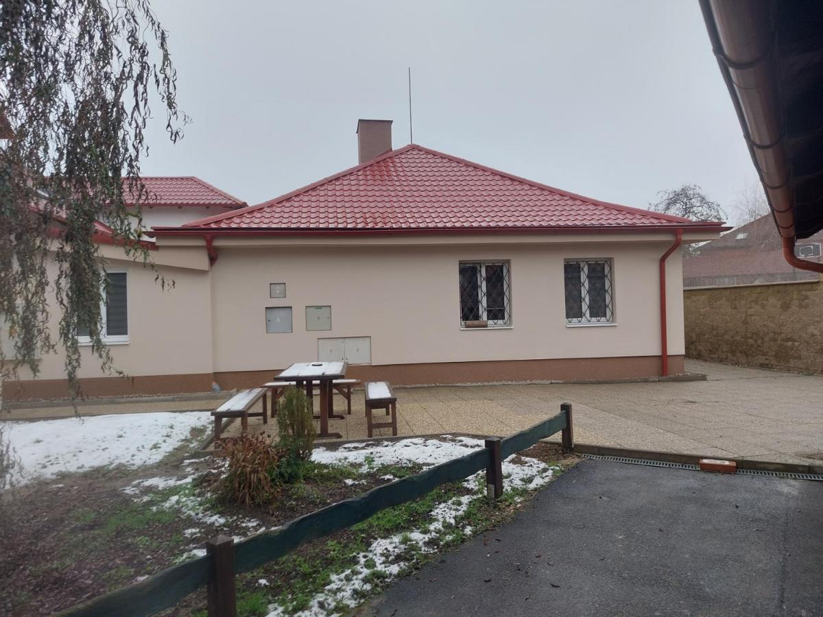Penzion Tosa Klášterec nad Ohří Bagian luar foto
